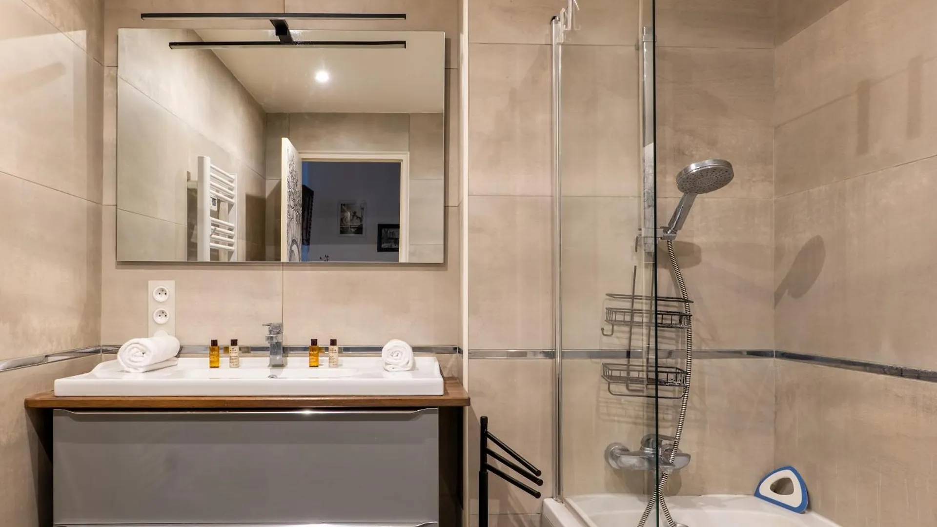 Veeve - Beating Heart Apartment Paris
